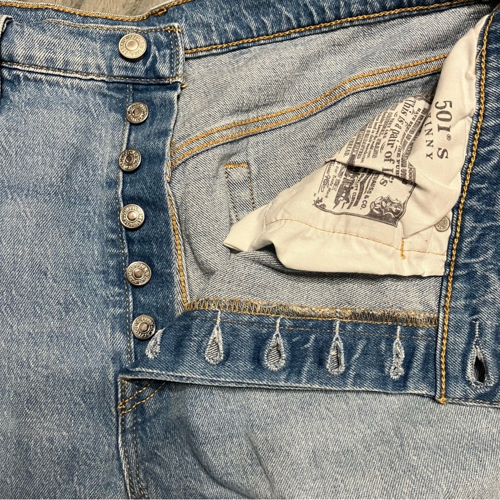 Levi’s Premium 501 S Skinny Jeans - Light Wash - Women’s 32x30 Measured at 33x29 - Picture 13 of 14